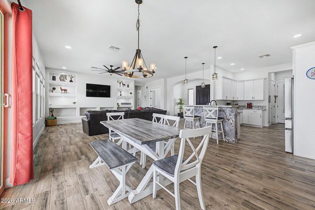 24009 W REDBIRD Road, Wittmann, AZ 85361