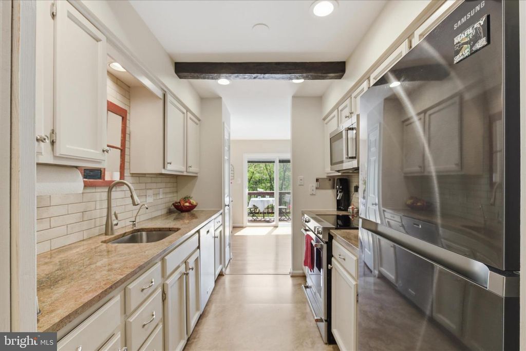 Image 13 of property listing at 1943 HICKORY HILL LN, Silver Spring, MD 20906