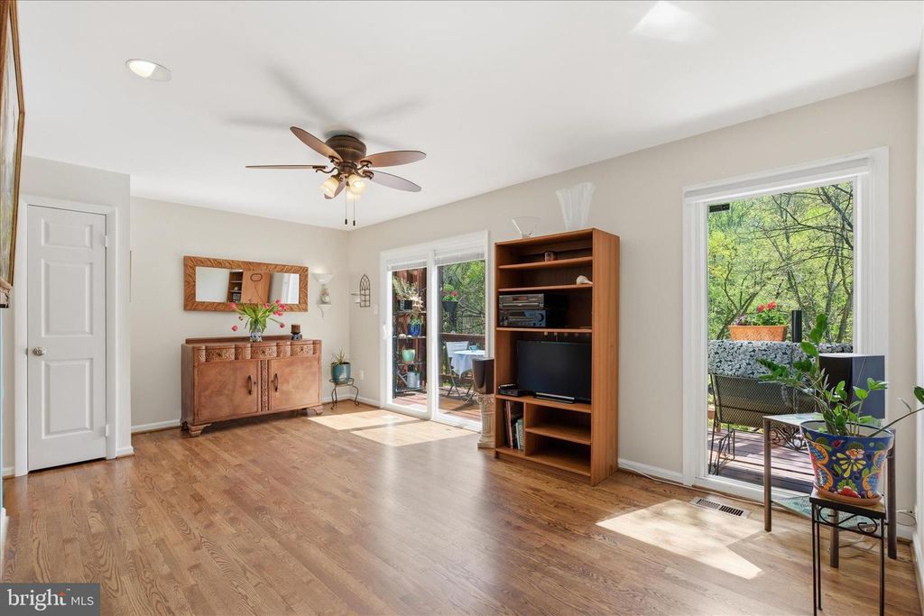 Image 18 of property listing at 1943 HICKORY HILL LN, Silver Spring, MD 20906