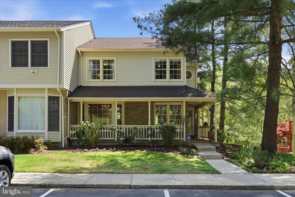 Image 2 of property listing at 1943 HICKORY HILL LN, Silver Spring, MD 20906