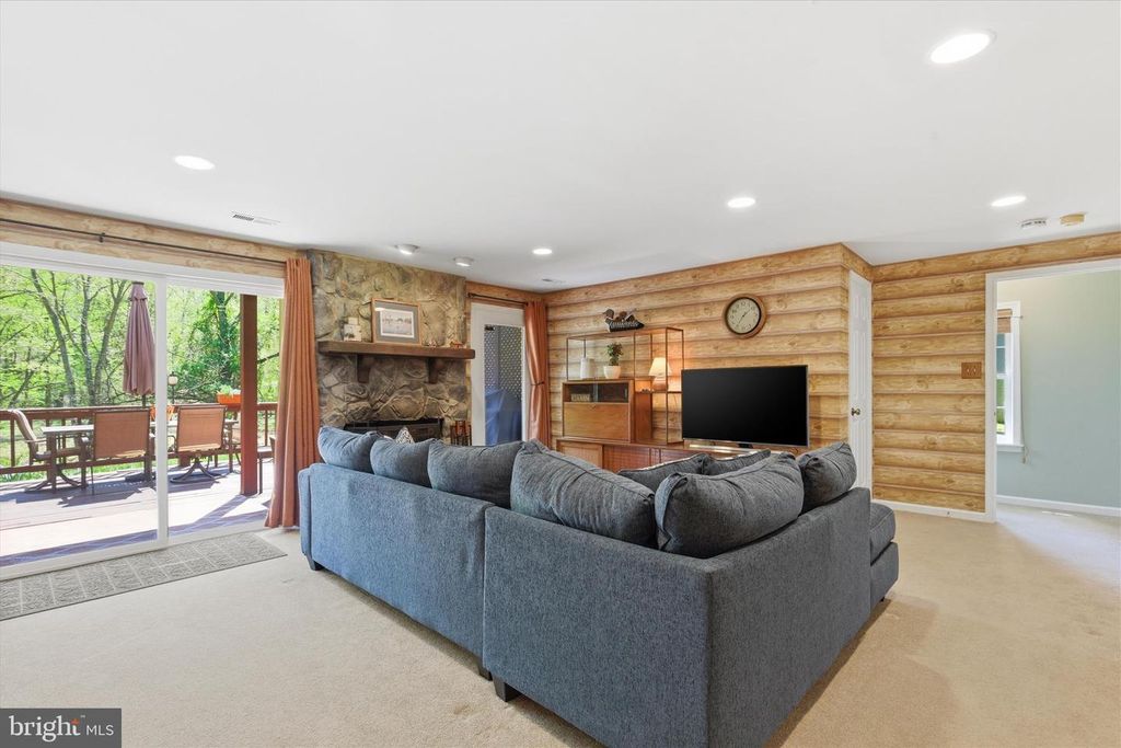 Image 22 of property listing at 1943 HICKORY HILL LN, Silver Spring, MD 20906