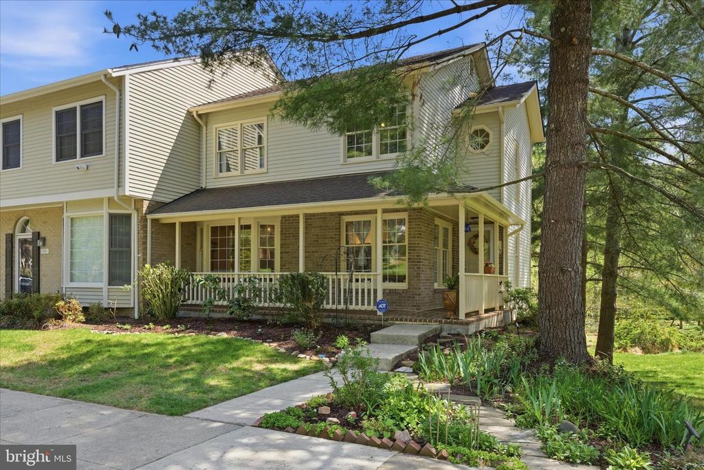 Image 4 of property listing at 1943 HICKORY HILL LN, Silver Spring, MD 20906