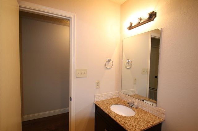 7204 NE Loop 820, North Richland Hills, TX 76180