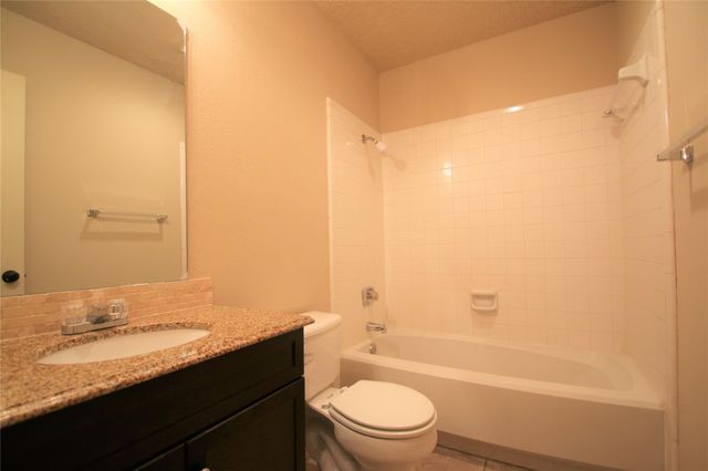 7204 NE Loop 820, North Richland Hills, TX 76180