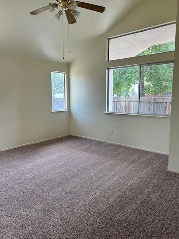 2210 N Antioch Avenue, Fresno, CA 93722