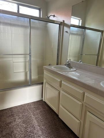 2210 N Antioch Avenue, Fresno, CA 93722