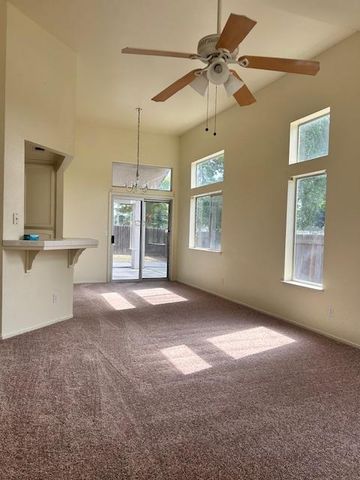 2210 N Antioch Avenue, Fresno, CA 93722