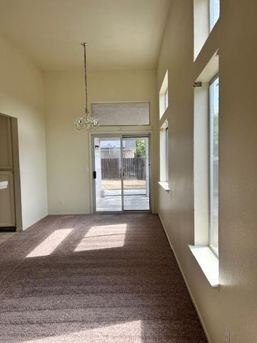 2210 N Antioch Avenue, Fresno, CA 93722