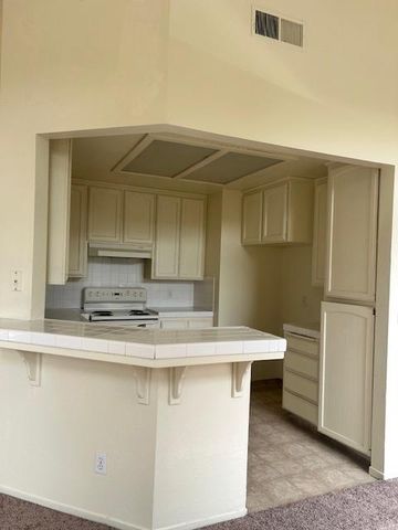 2210 N Antioch Avenue, Fresno, CA 93722