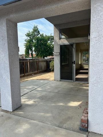 2210 N Antioch Avenue, Fresno, CA 93722