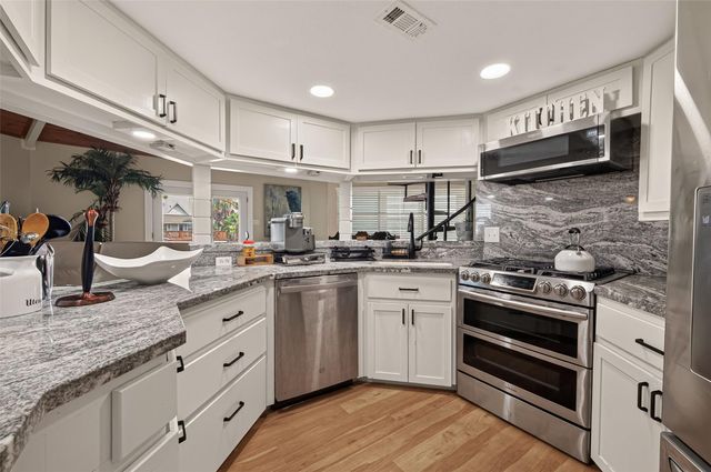 638 Warsaw Street, Hitchcock, TX 77563