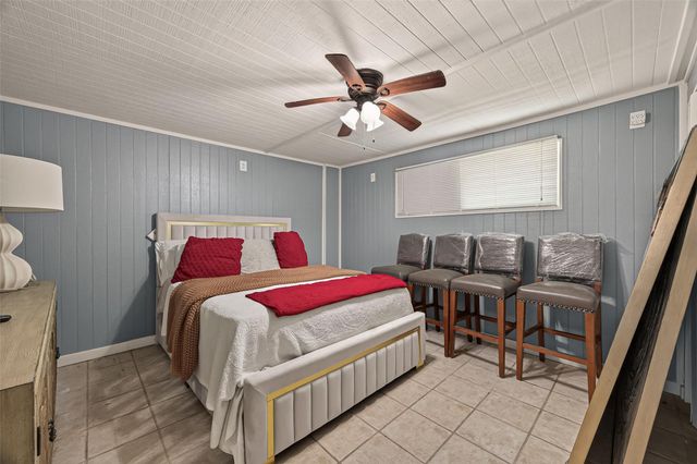 638 Warsaw Street, Hitchcock, TX 77563