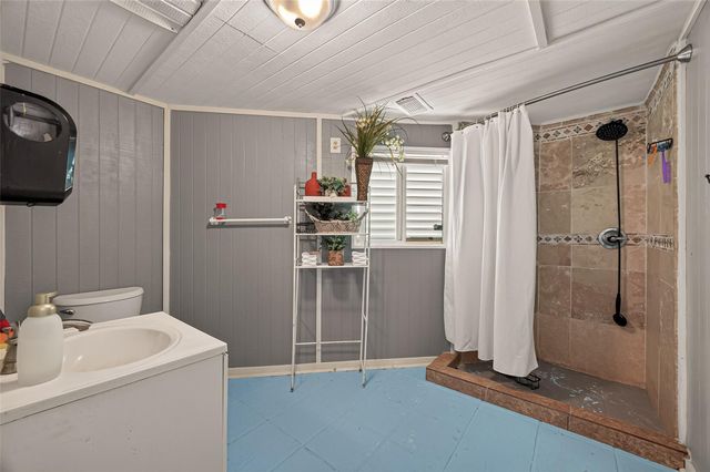 638 Warsaw Street, Hitchcock, TX 77563
