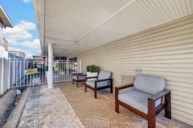 638 Warsaw Street, Hitchcock, TX 77563