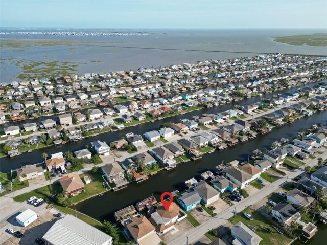 638 Warsaw Street, Hitchcock, TX 77563