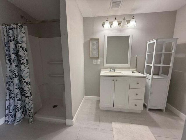 6085 Seashore Drive, Atlantis, FL 33462