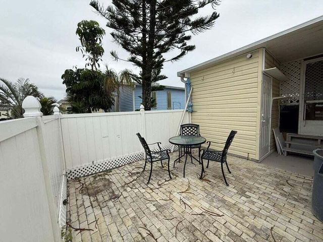 6085 Seashore Drive, Atlantis, FL 33462