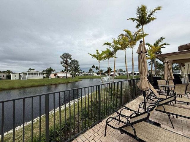 6085 Seashore Drive, Atlantis, FL 33462