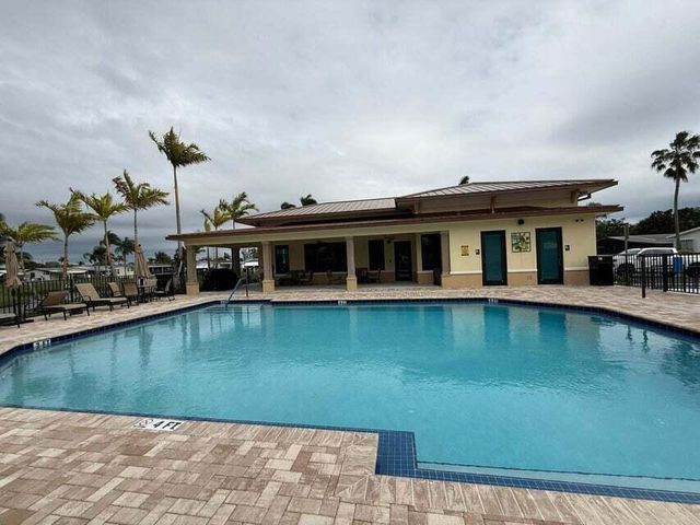 6085 Seashore Drive, Atlantis, FL 33462