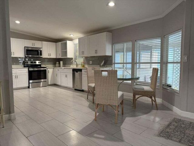 6085 Seashore Drive, Atlantis, FL 33462