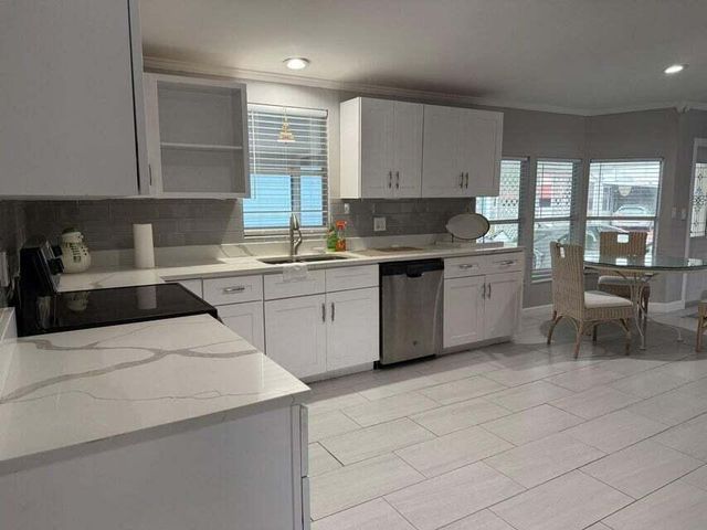 6085 Seashore Drive, Atlantis, FL 33462