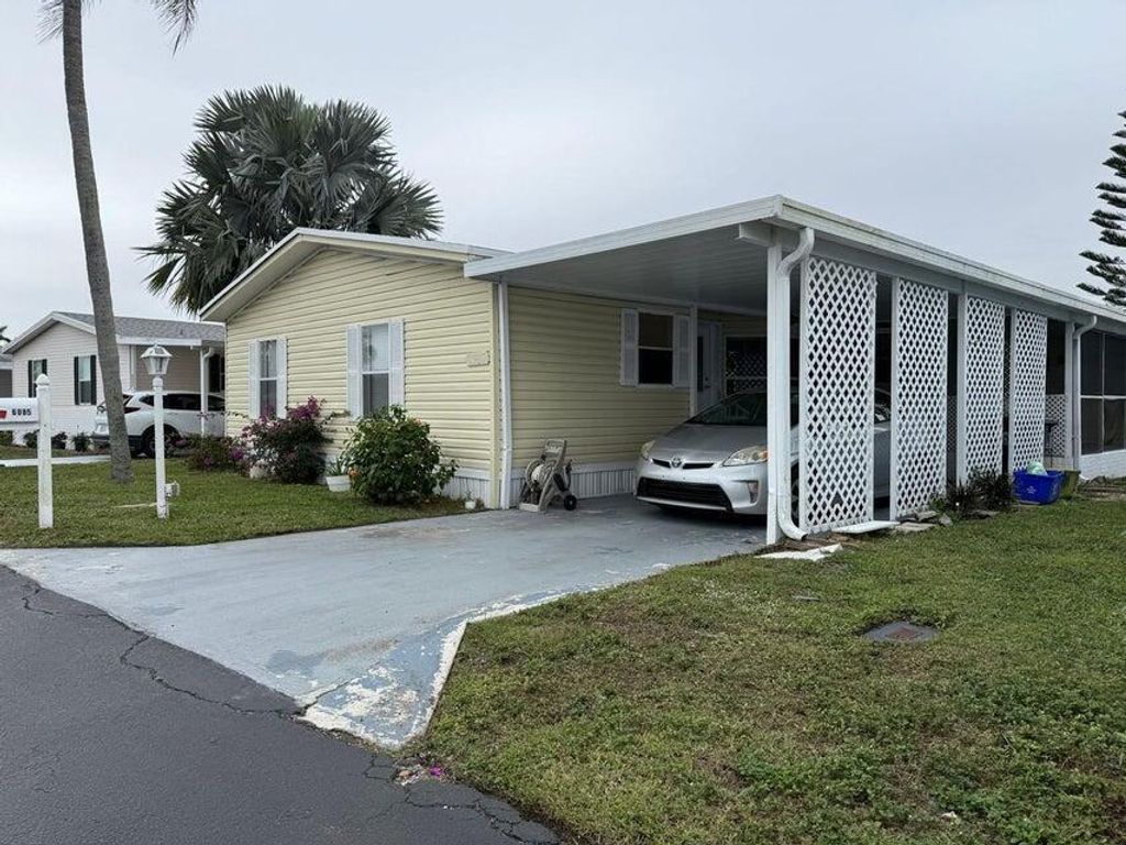 6085 Seashore Drive, Atlantis, FL 33462