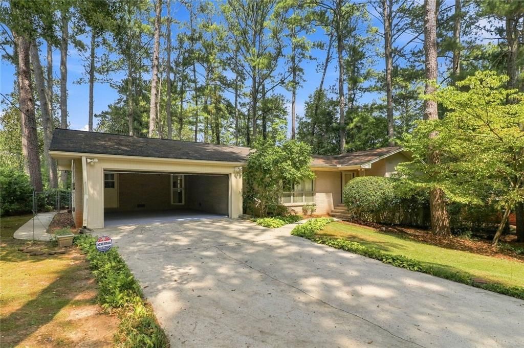 Image 10 of property listing at 1550 Diamond Head Circle, Decatur, GA 30033