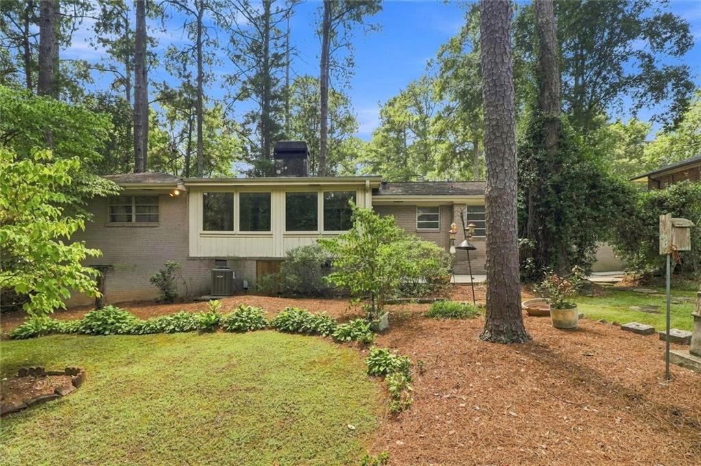 Image 13 of property listing at 1550 Diamond Head Circle, Decatur, GA 30033