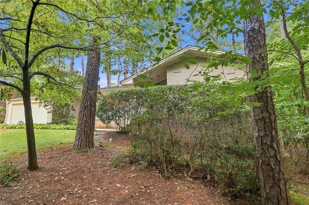 Image 16 of property listing at 1550 Diamond Head Circle, Decatur, GA 30033
