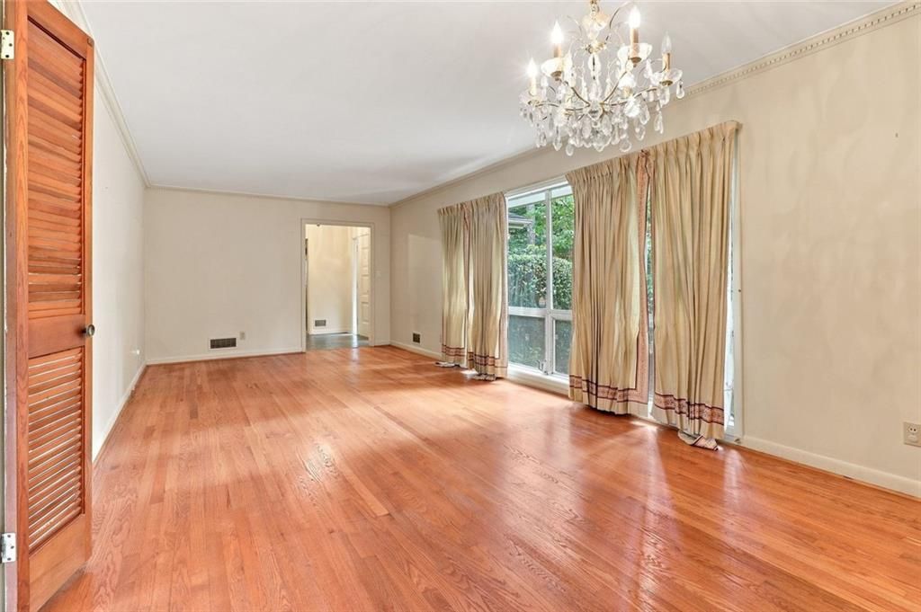 Image 22 of property listing at 1550 Diamond Head Circle, Decatur, GA 30033