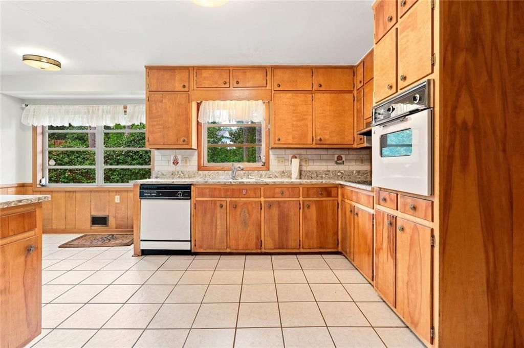 Image 32 of property listing at 1550 Diamond Head Circle, Decatur, GA 30033