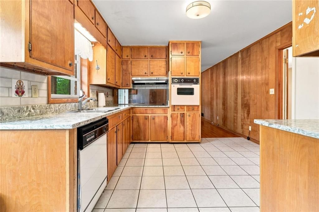 Image 34 of property listing at 1550 Diamond Head Circle, Decatur, GA 30033