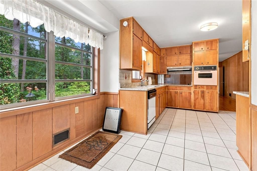 Image 35 of property listing at 1550 Diamond Head Circle, Decatur, GA 30033
