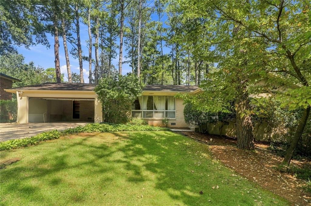 Image 4 of property listing at 1550 Diamond Head Circle, Decatur, GA 30033