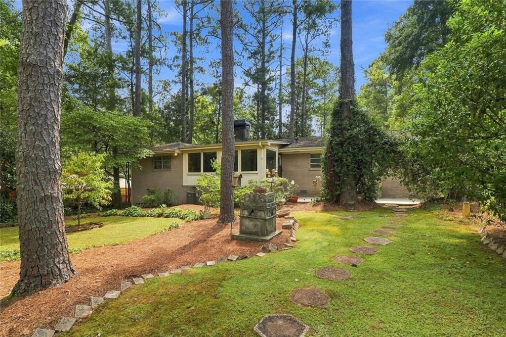 Image 9 of property listing at 1550 Diamond Head Circle, Decatur, GA 30033