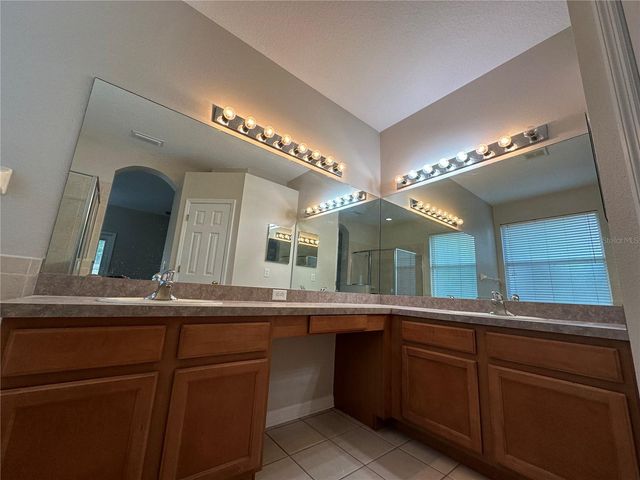 8037 MOCCASIN TRAIL DRIVE, Riverview, FL 33578