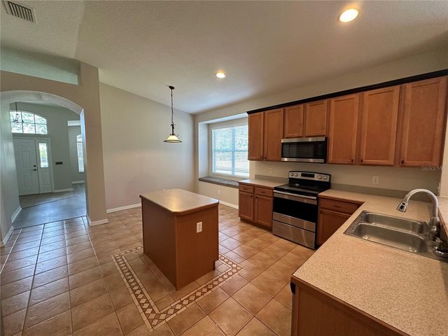 8037 MOCCASIN TRAIL DRIVE, Riverview, FL 33578