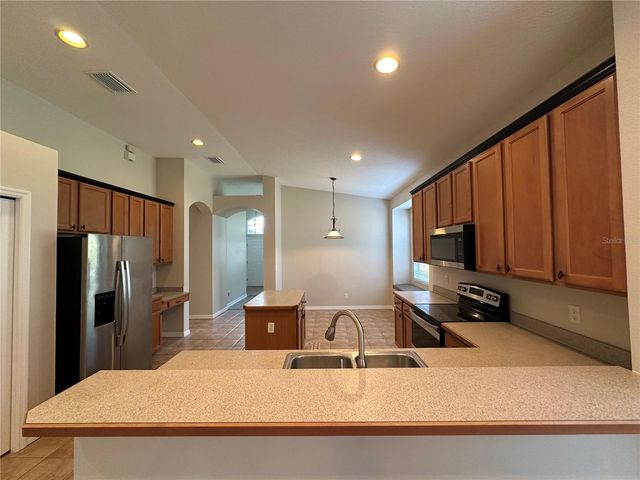 8037 MOCCASIN TRAIL DRIVE, Riverview, FL 33578