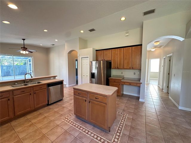 8037 MOCCASIN TRAIL DRIVE, Riverview, FL 33578