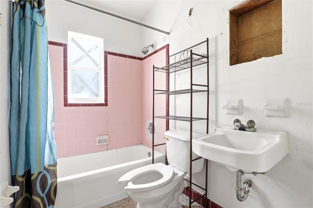 1605 DAUPHIN LN, Orlando, FL 32803