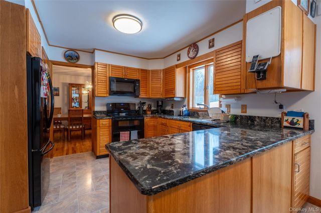 13 Bray Farm Lane, Wappingers Falls, NY 12590