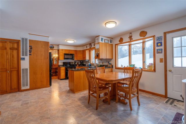 13 Bray Farm Lane, Wappingers Falls, NY 12590