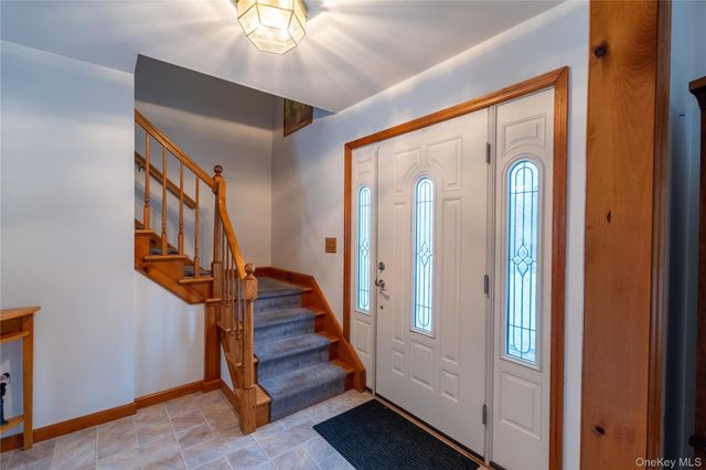 13 Bray Farm Lane, Wappingers Falls, NY 12590