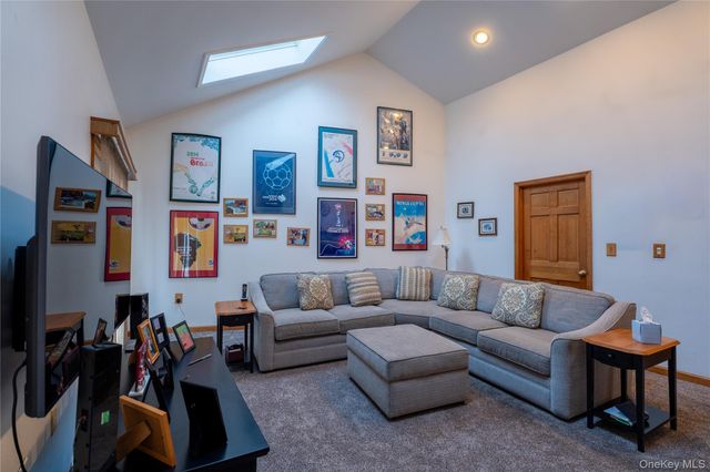 13 Bray Farm Lane, Wappingers Falls, NY 12590