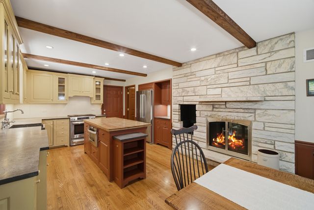 237 Beachview Lane, North Barrington, IL 60010