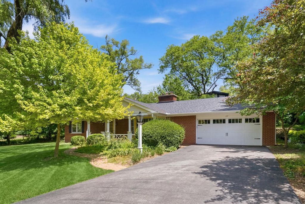 237 Beachview Lane, North Barrington, IL 60010