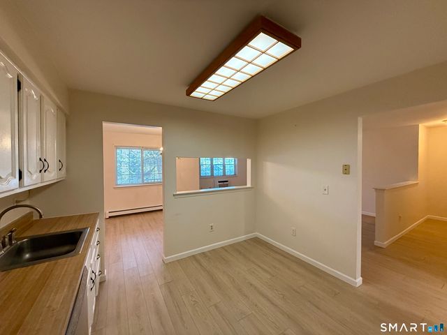 2955 Madison Avenue APT 4, Bridgeport, CT 06606