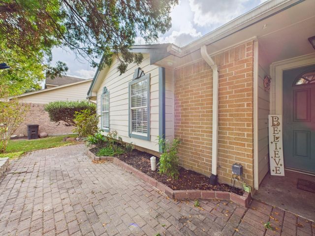 16207 N Meadow Drive, Houston, TX 77073