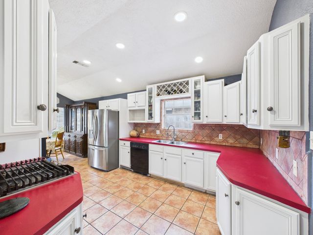 16207 N Meadow Drive, Houston, TX 77073