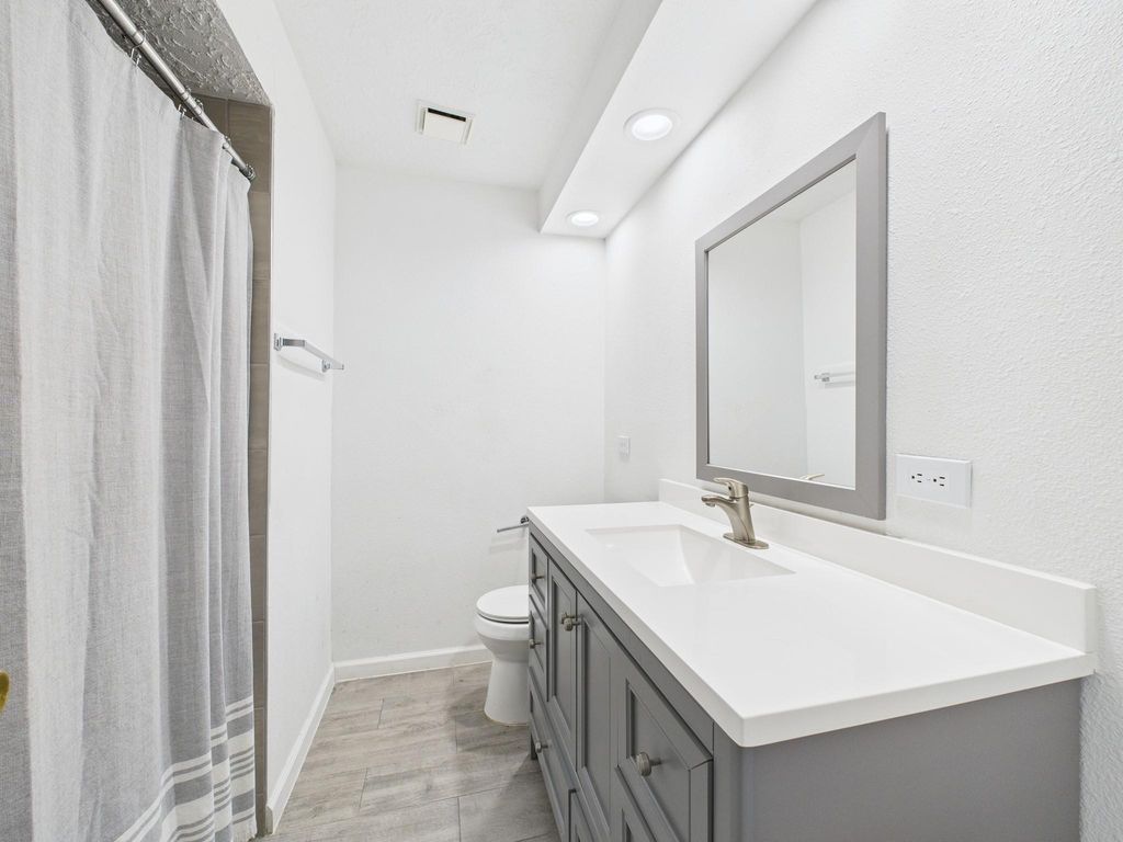 16207 N Meadow Drive, Houston, TX 77073